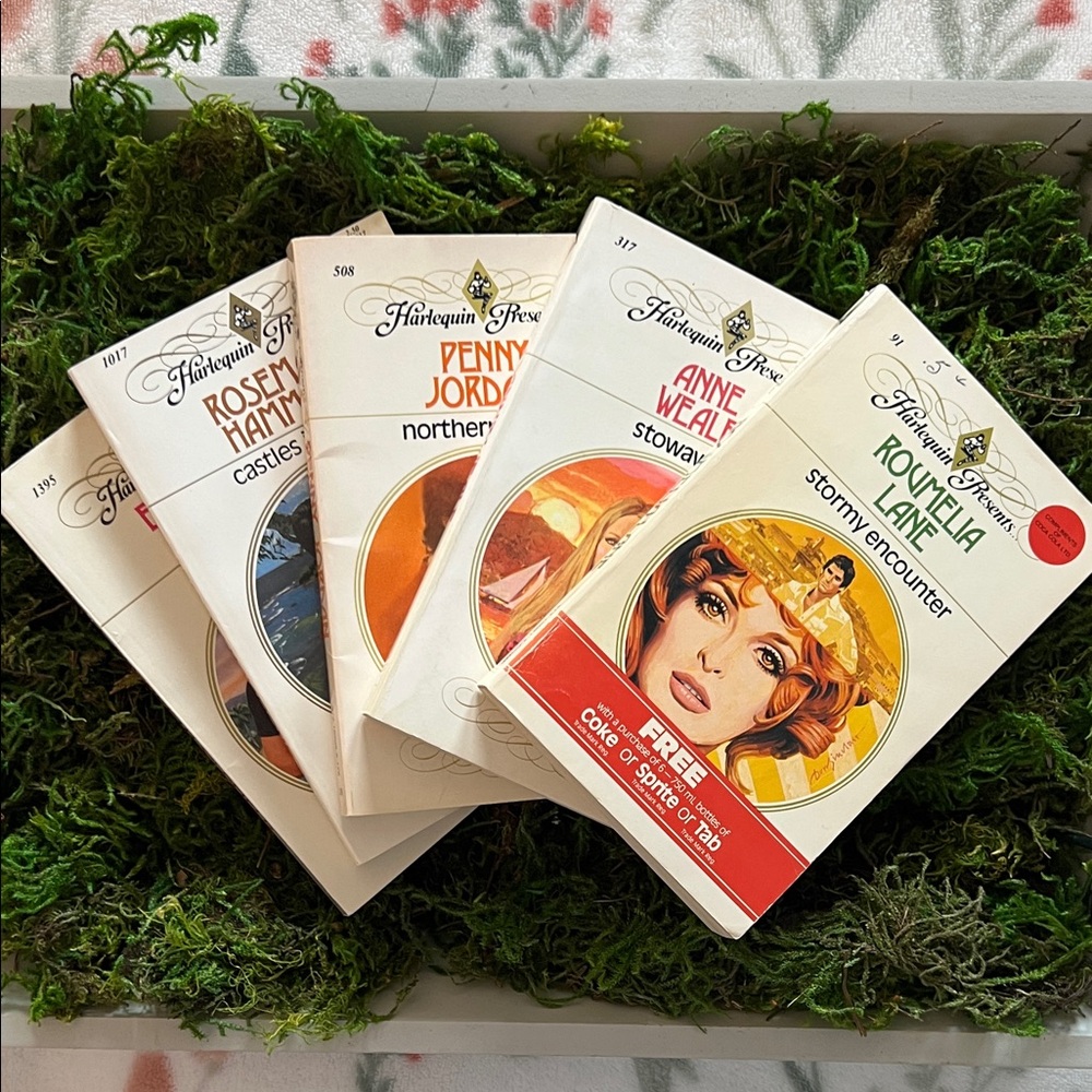 VINTAGE LOT OF 5 Harlequin Romance Novels 1970s 1980s night stand Grannycore